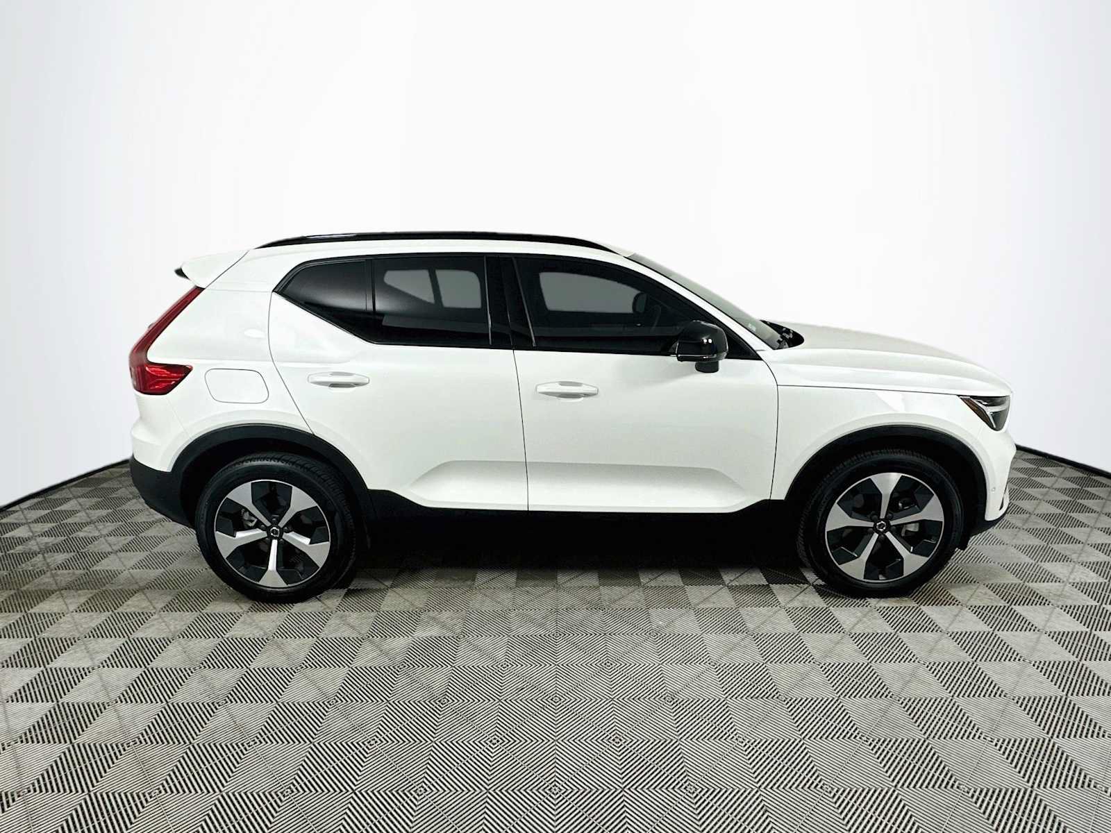 Used 2026 Volvo XC40 B5 Plus w/ Protection Package Premier AWD/4WD image 8