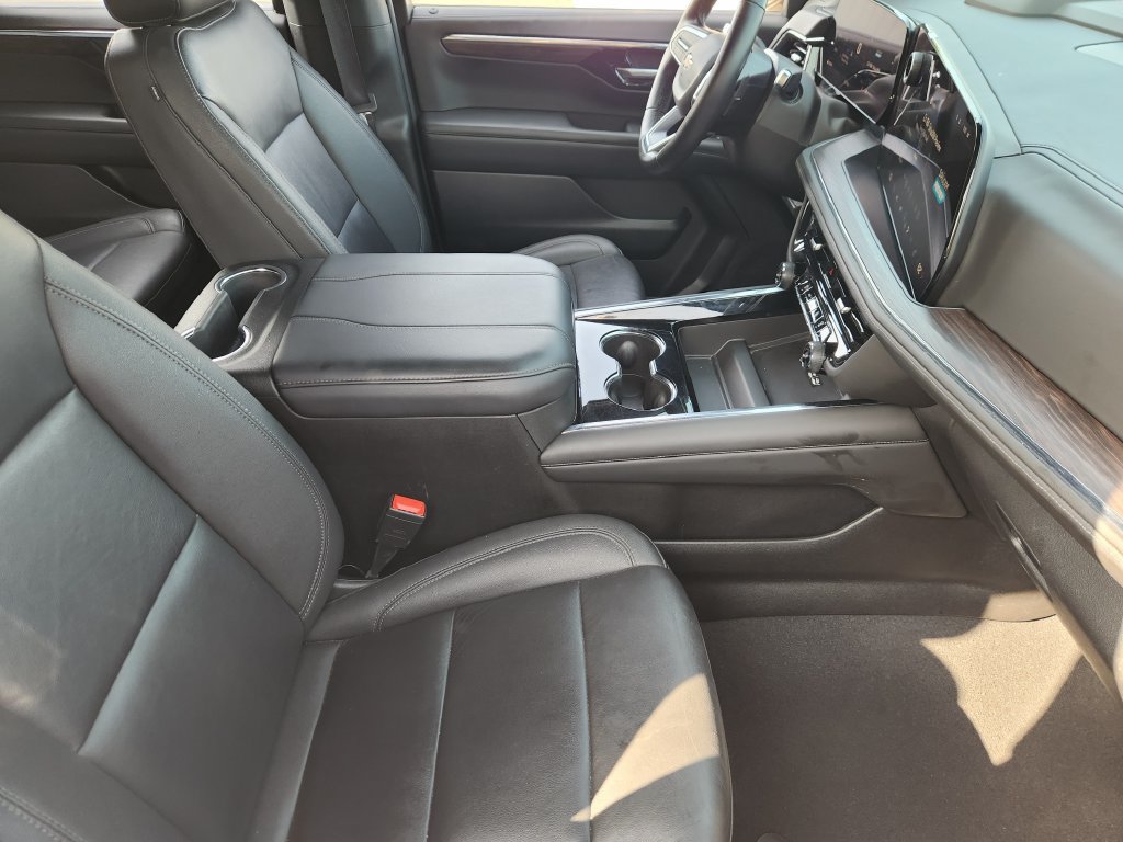 Used 2025 Chevrolet Tahoe LT RWD image 11