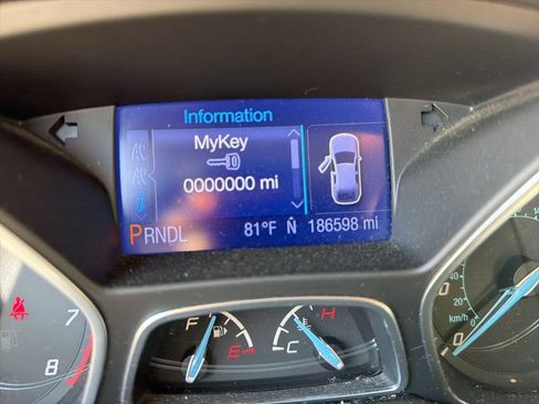 Used 2013 Ford Focus SE w/ SE Winter Pkg FWD image 4