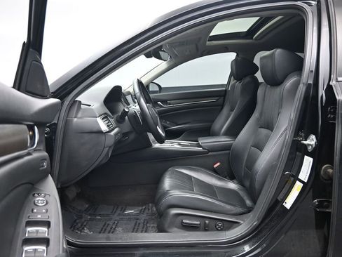 Used 2018 Honda Accord Touring image 18