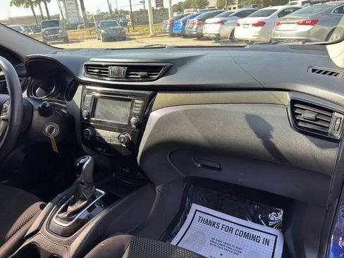 Used 2019 Nissan Rogue Sport S image 21