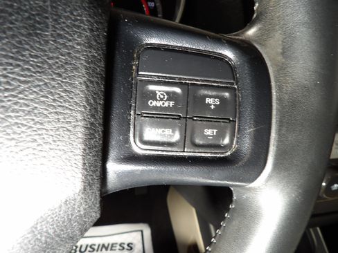 Used 2019 Dodge Journey SE FWD image 17