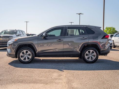 Used 2023 Toyota RAV4 LE FWD image 4
