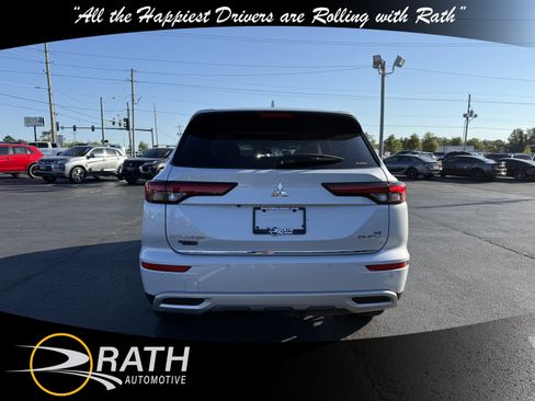 New 2025 Mitsubishi Outlander SE image 8