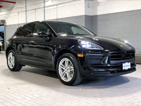 Certified 2023 Porsche Macan image 7