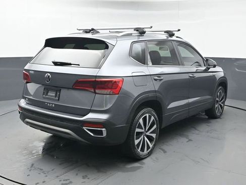 Used 2022 Volkswagen Taos SE FWD image 5