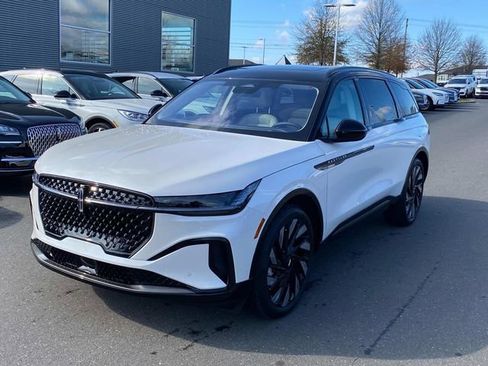 New 2026 Lincoln Nautilus Reserve w/ Jet Appearance Package image 3