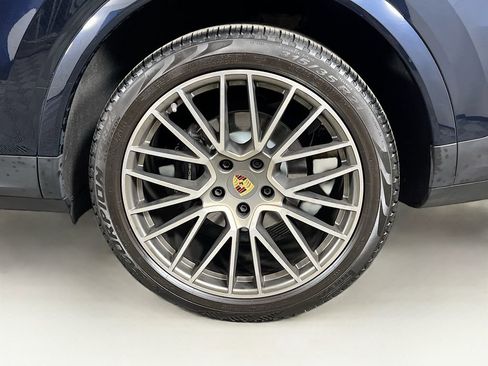 Certified 2023 Porsche Cayenne Platinum Edition AWD/4WD image 33