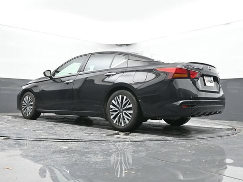 Used 2024 Nissan Altima 2.5 SV FWD image 46