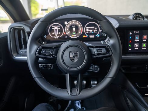 Used 2025 Porsche Cayenne Turbo AWD/4WD image 6