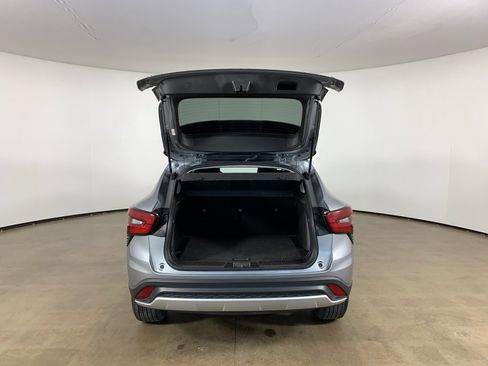 Used 2025 Chevrolet Trax LT image 12