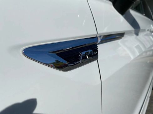 Used 2020 Volkswagen Tiguan SE R-Line image 30