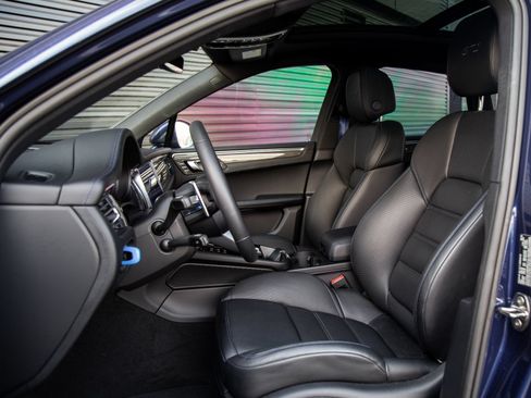 Certified 2026 Porsche Macan GTS AWD/4WD image 5
