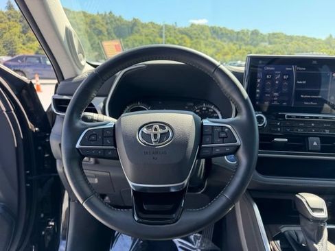 Used 2021 Toyota Highlander Platinum AWD/4WD image 14