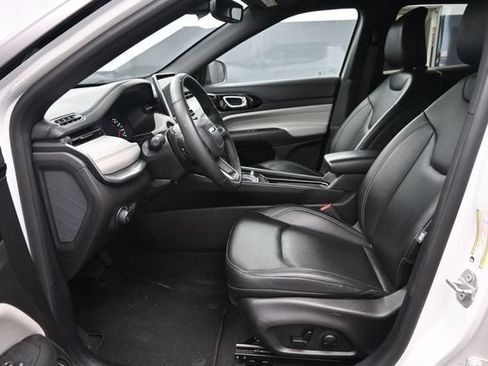 Used 2025 Jeep Compass Limited AWD/4WD image 12