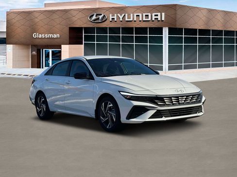 New 2025 Hyundai Elantra SEL image 11