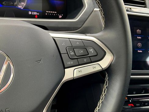 Used 2023 Volkswagen Tiguan SE image 20