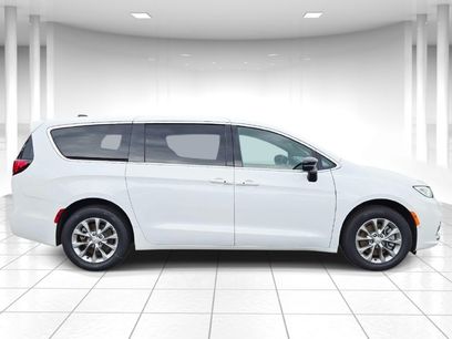 New 2026 Chrysler Pacifica Select