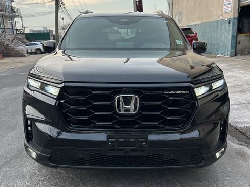 Used 2025 Honda Pilot Black Edition image 19
