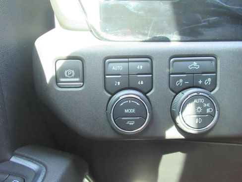 Used 2022 Chevrolet Silverado 1500 RST w/ Z71 Off-Road Package AWD/4WD image 21