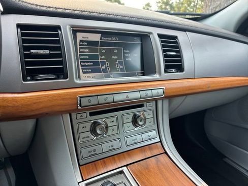Used 2010 Jaguar XF Luxury RWD image 31