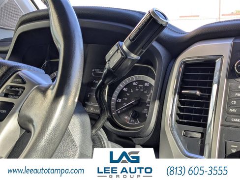 Used 2018 Nissan Titan SL image 19