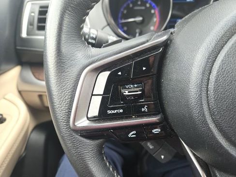 Used 2019 Subaru Outback 2.5i Limited AWD/4WD image 3