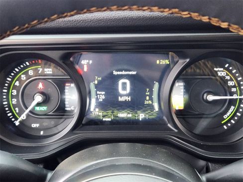 Used 2024 Jeep Wrangler Unlimited image 18