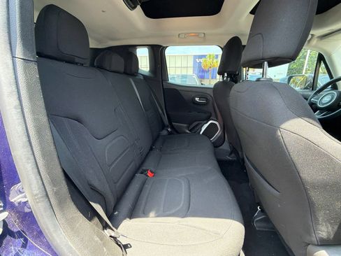 Used 2018 Jeep Renegade Latitude FWD image 23