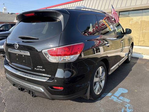 Used 2016 Nissan Pathfinder Platinum w/ Family Entertainment Package image 7