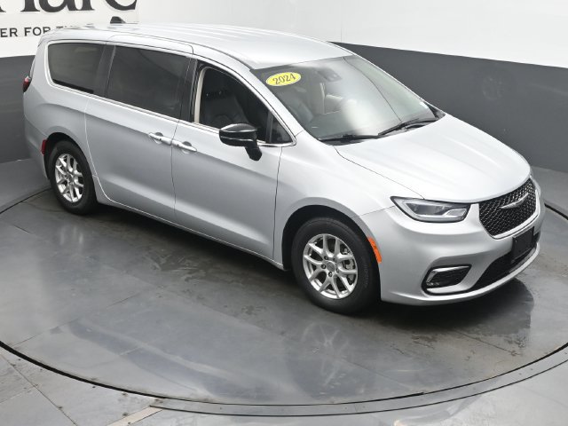 Used 2024 Chrysler Pacifica Touring-L FWD image 54