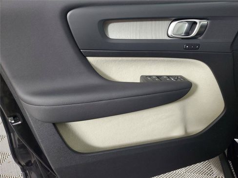 Certified 2025 Volvo XC40 B5 Plus AWD/4WD image 15