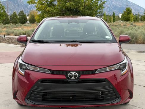 Used 2025 Toyota Corolla LE FWD image 2