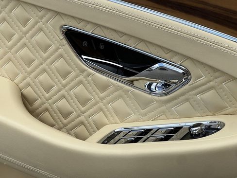 Used 2022 Bentley Continental GT image 33