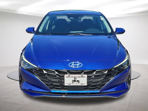 Used 2023 Hyundai Elantra SEL w/ Convenience Package FWD image 2