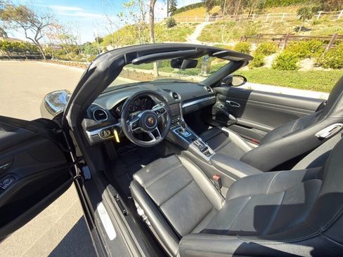 Used 2017 Porsche 718 Boxster image 5