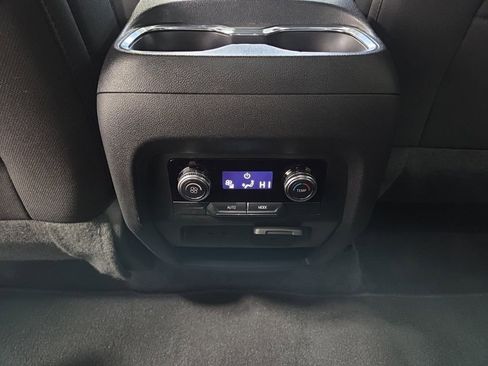 Used 2025 GMC Acadia Elevation image 33