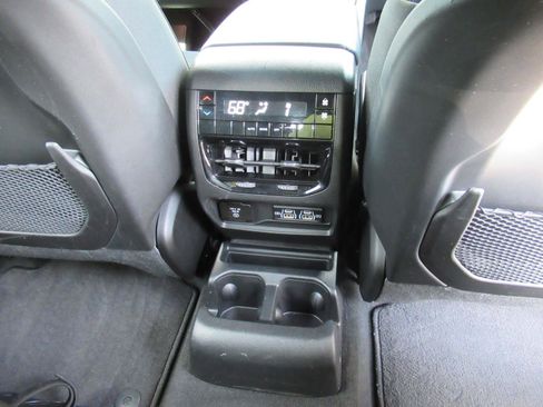 Used 2025 Jeep Grand Cherokee L Laredo RWD image 33