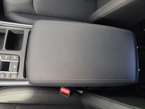 Certified 2025 Kia Sorento EX image 32