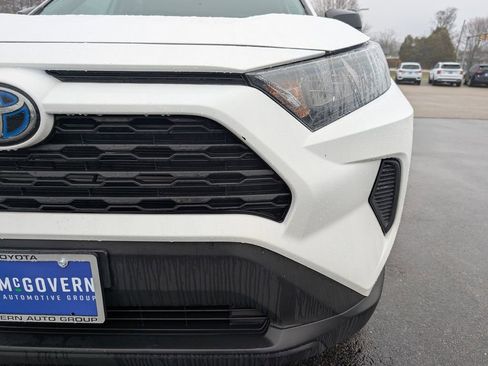 Used 2021 Toyota RAV4 LE AWD/4WD image 10