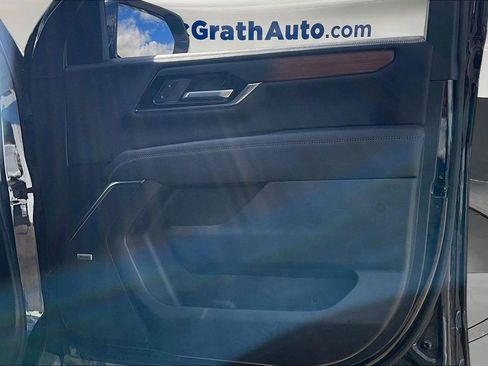Used 2025 GMC Yukon XL Denali AWD/4WD image 28