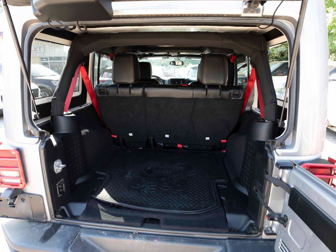 Used 2018 Jeep Wrangler Unlimited Rubicon AWD/4WD image 13