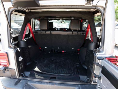 Used 2018 Jeep Wrangler Unlimited Rubicon AWD/4WD image 13