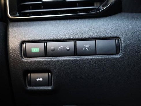 Certified 2025 Nissan Sentra SV FWD image 19