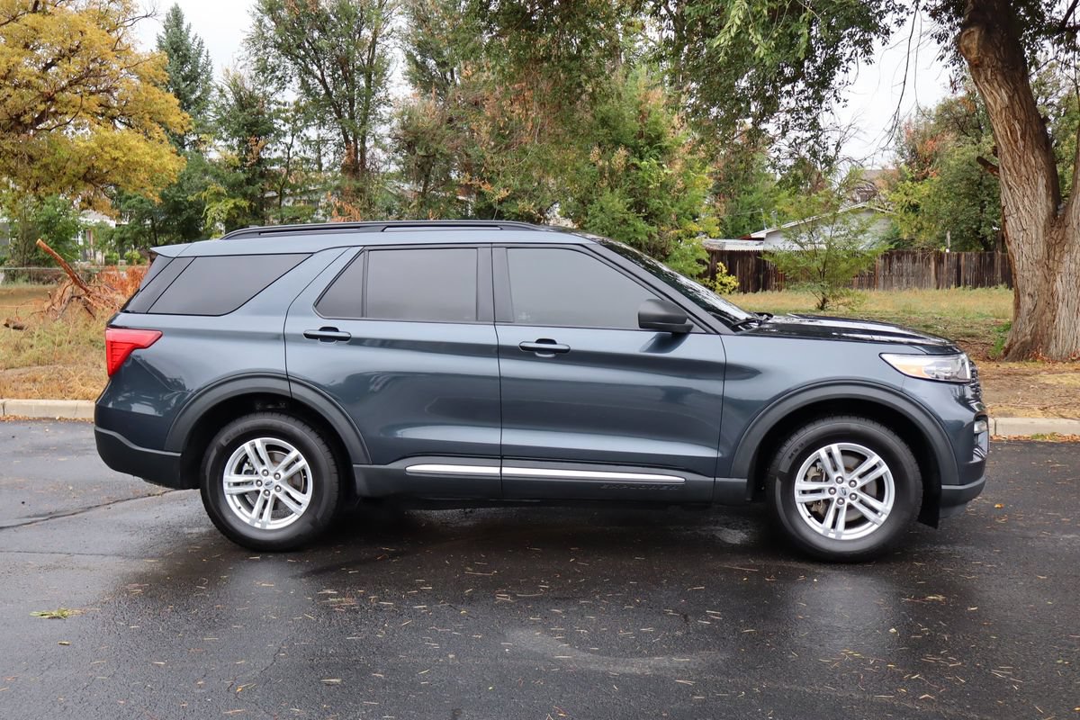 Used 2022 Ford Explorer XLT w/ Equipment Group 202A AWD/4WD image 3