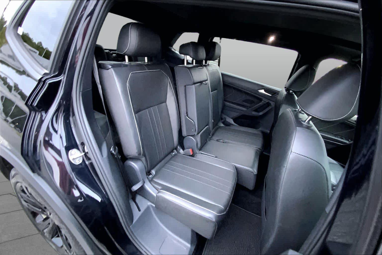 Used 2024 Volkswagen Tiguan SE R-Line FWD image 17