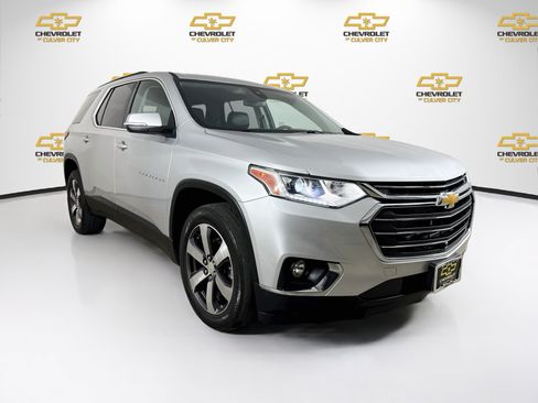 Used 2021 Chevrolet Traverse LT w/ LT Premium Package AWD/4WD image 1