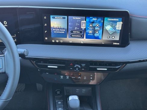 New 2026 Nissan Kicks SR AWD/4WD image 13