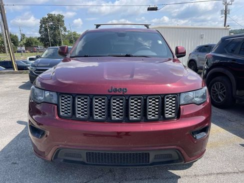 Used 2019 Jeep Grand Cherokee Altitude RWD image 2