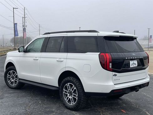 Used 2025 Ford Expedition Active image 5